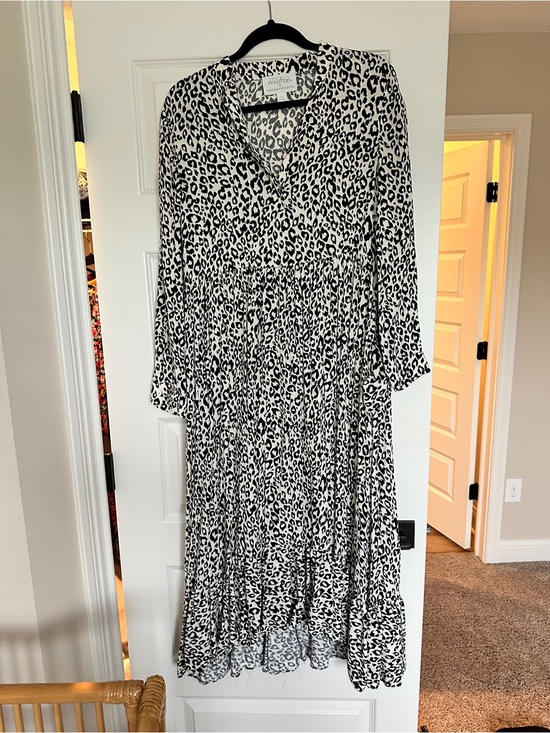 Anthropologie Dresses & Skirts - Anthropologie Black & White Leopard Print Midi Dress